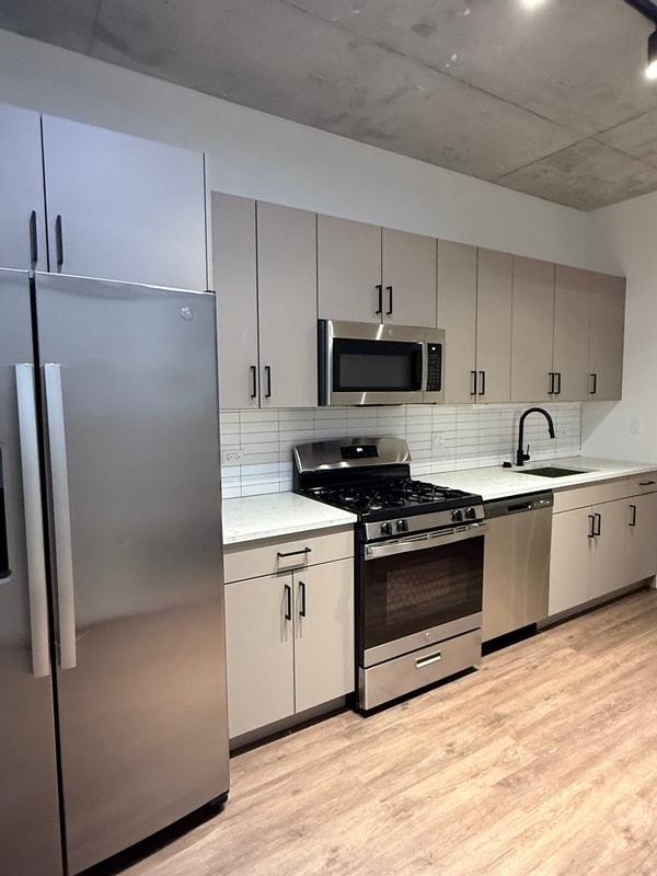 Building Photo - 760 N Hudson Ave