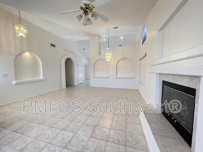 Building Photo - 3300 Ridge View Ave