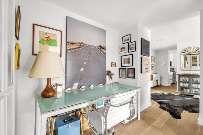 Building Photo - 40 E 94th St