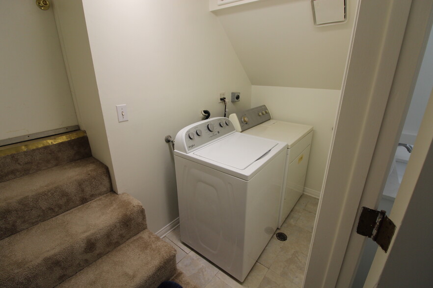 Laundry in unit - 136 Hermosa Ave