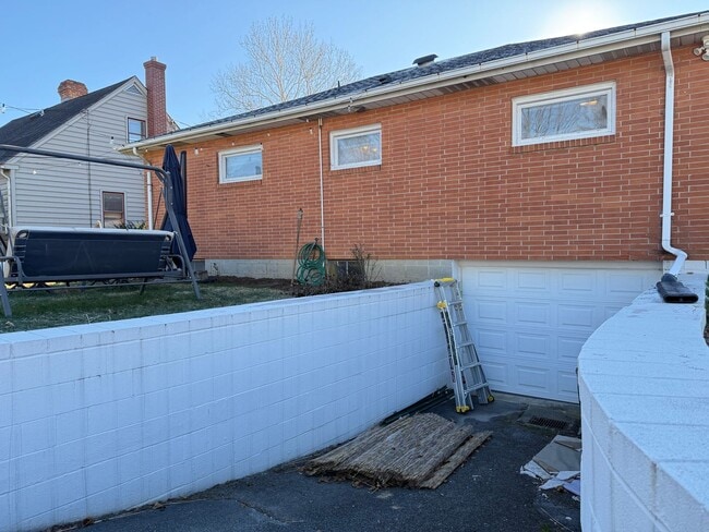 Building Photo - Charming 2 Bedroom Home in Prime Lititz Location - Attached Garage & Large Unfinished Basement