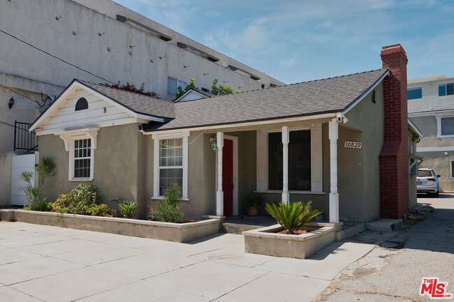 Building Photo - 10829 Kling St