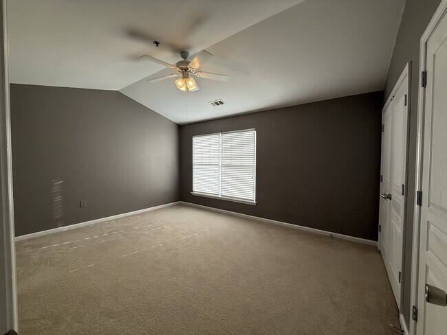Building Photo - 490 S Barnett Shoals Rd