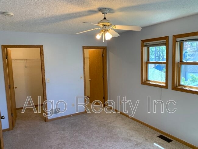 Building Photo - 2827 N Aldrich Ave