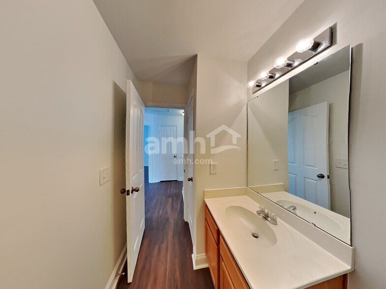 Building Photo - 318 Lameshur Ln