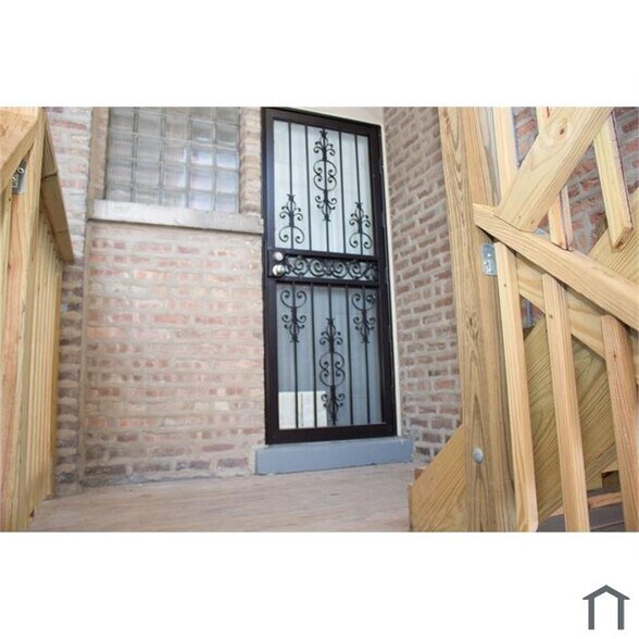 Building Photo - 8329 S Ingleside Ave