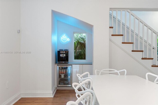 Building Photo - 634 W 47th St