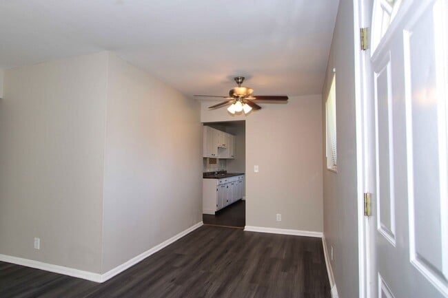Building Photo - 4 Bed 2 Bath House for Rent