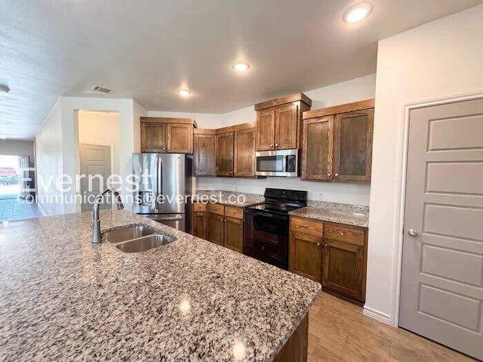 Building Photo - 8511 Glade Dr