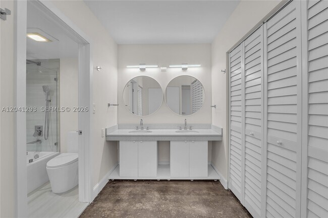 Building Photo - 20515 E Country Club Dr