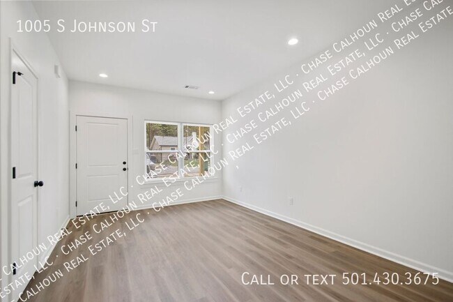 Building Photo - 1005 Johnson St