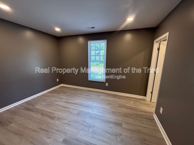 Building Photo - 617 Ross Ave