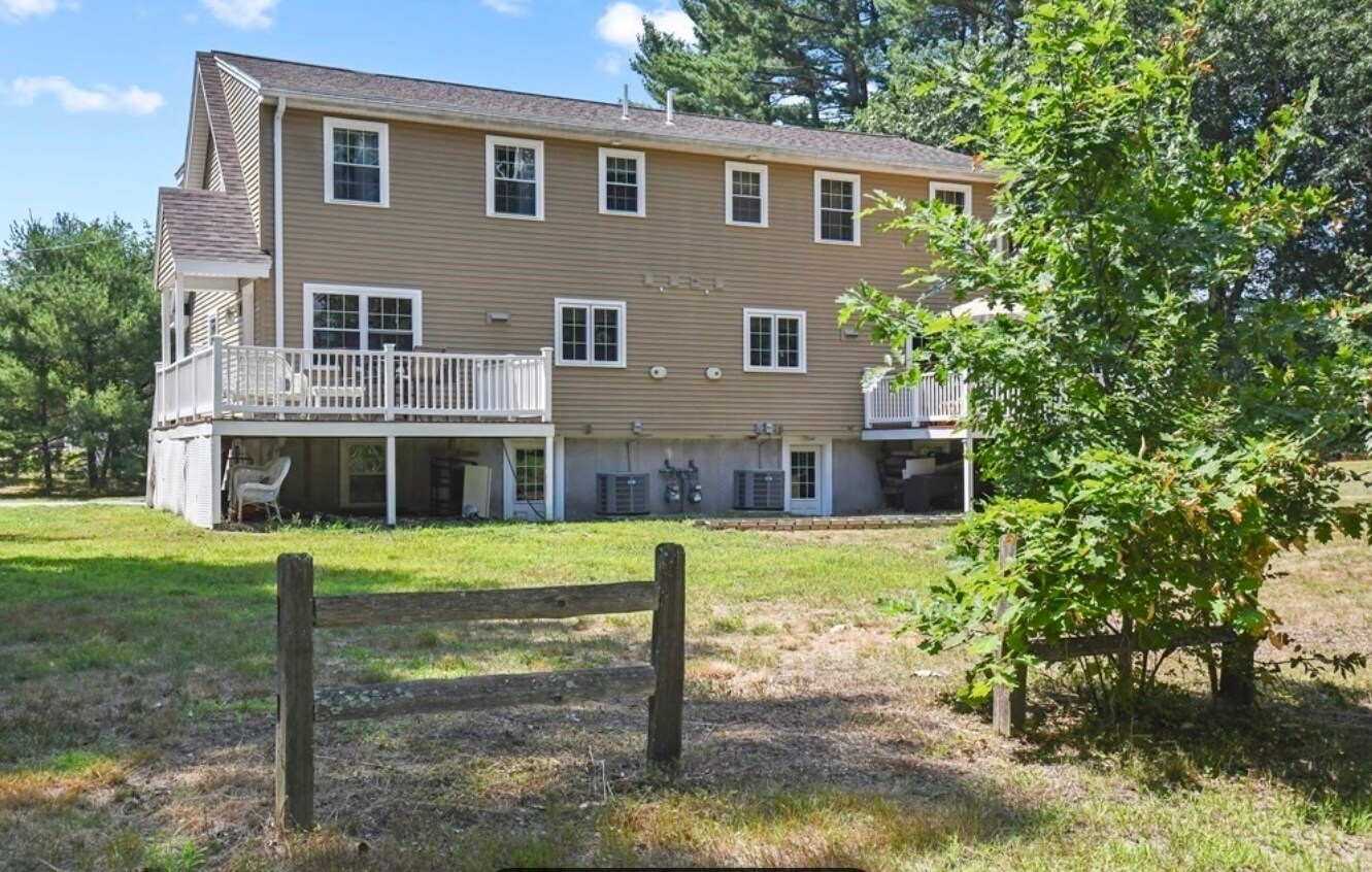 Building Photo - 27 Pine St