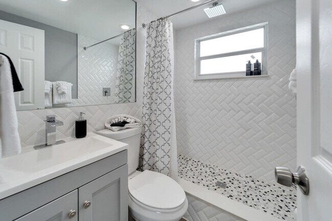 Building Photo - 8820 Rocky Creek Dr