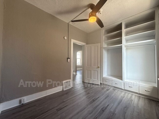 Building Photo - 715 Ella St