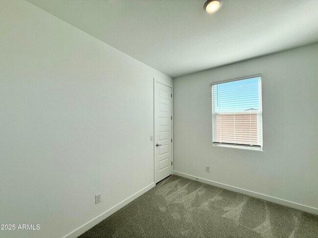 Building Photo - 9543 W Avalon Dr