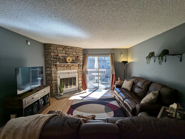 Building Photo - 912 S Paris Ct