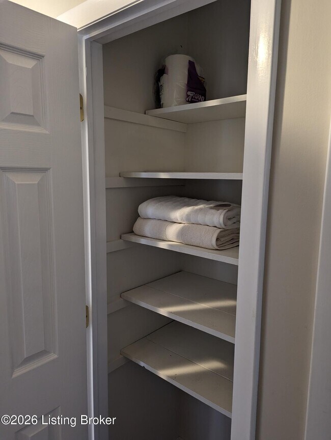 Building Photo - 1701 Brentmoor Ln