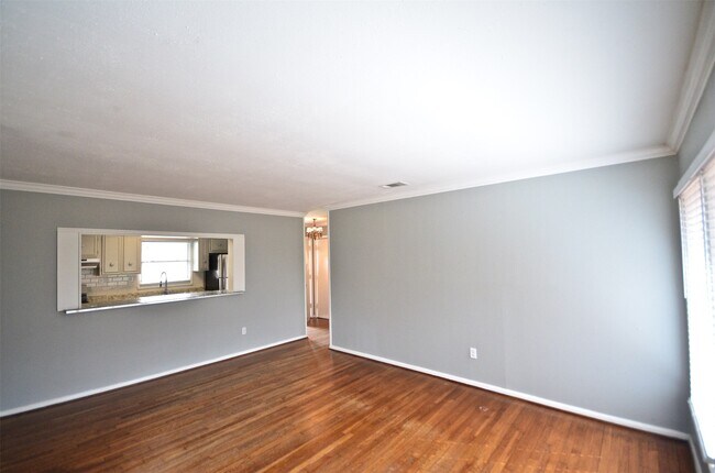 Building Photo - 5237 Maple St