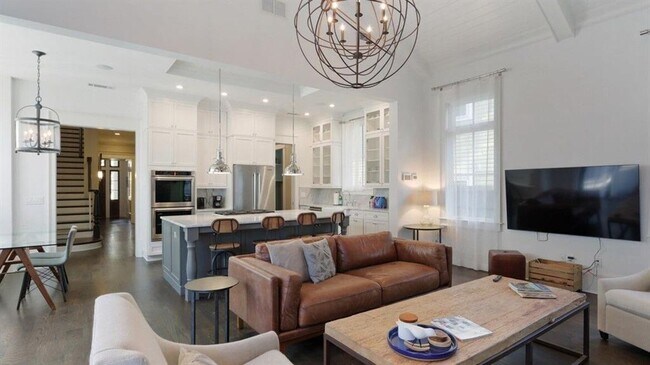 Building Photo - 1013 Euclid Ave NE