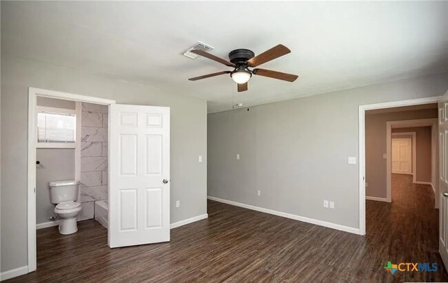 Building Photo - 2003 Woodlawn St