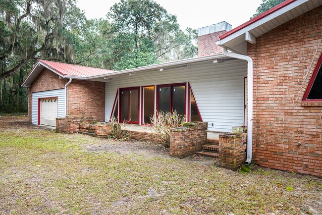 Building Photo - Tucked Away Three Bedroom Home