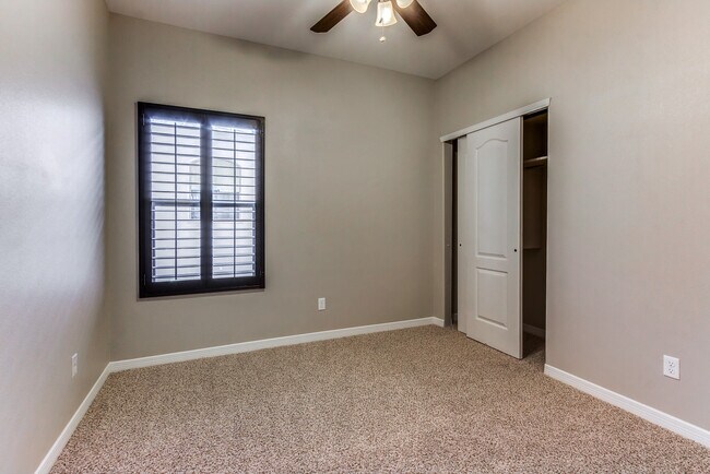 Building Photo - Home For Rent - Beautiful 4 Bedroom Home in Tierra Del Este Subdivision w/ Refrigerated Air!