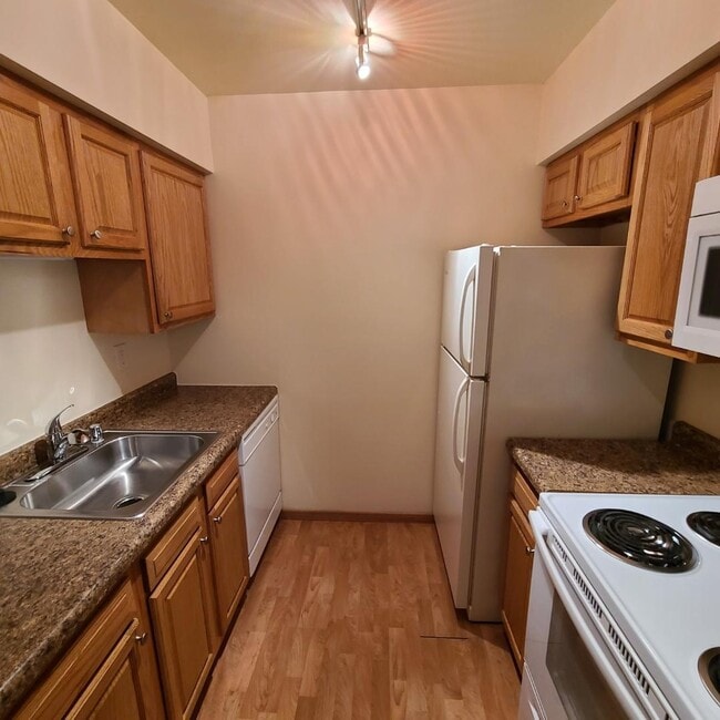 Building Photo - Country Village Apartments