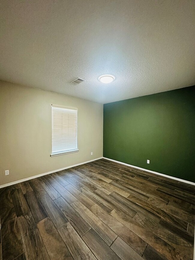 Building Photo - 476207 E 1094 Rd