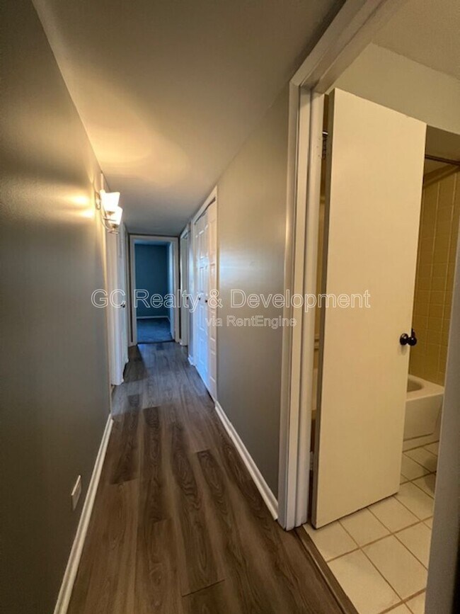 Building Photo - 1536 Young Cir