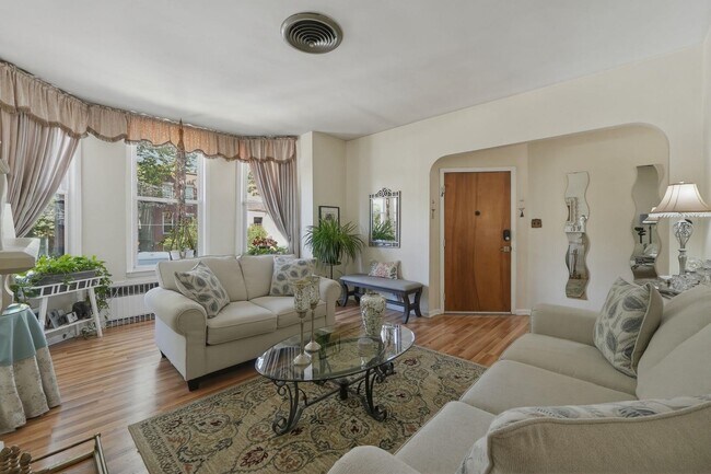 Building Photo - 532 Palisade Ave
