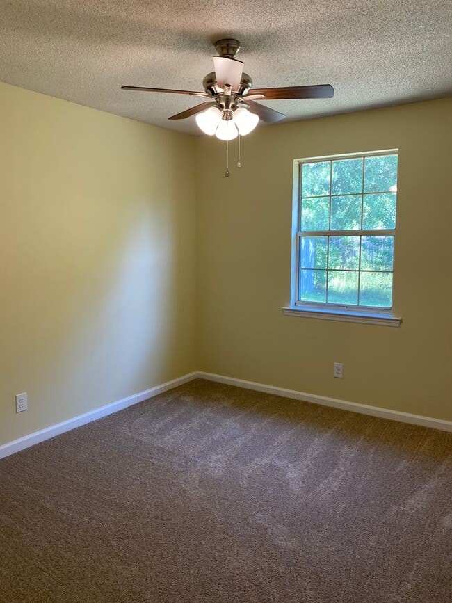 Building Photo - $500.O0 OFF MOVE IN SPECIAL!!