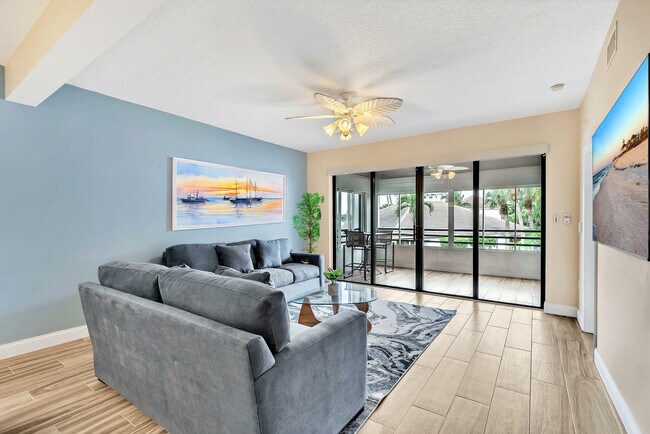 Building Photo - 827 Oak Harbour Dr