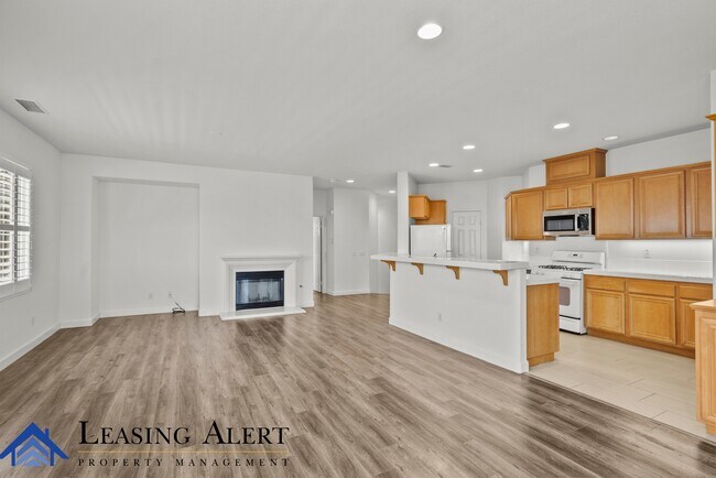 Building Photo - 24320 Lorenzo Ln