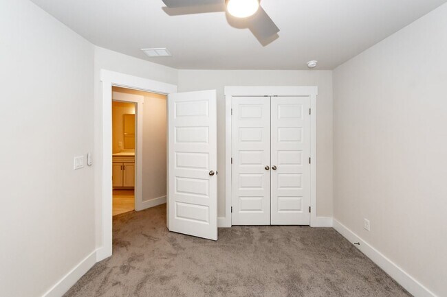 Building Photo - 7722 Park Gate Dr