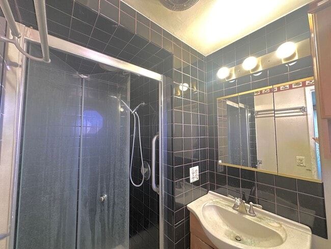 Building Photo - 3BD/2BA Single-Story Home in Huntington Beach