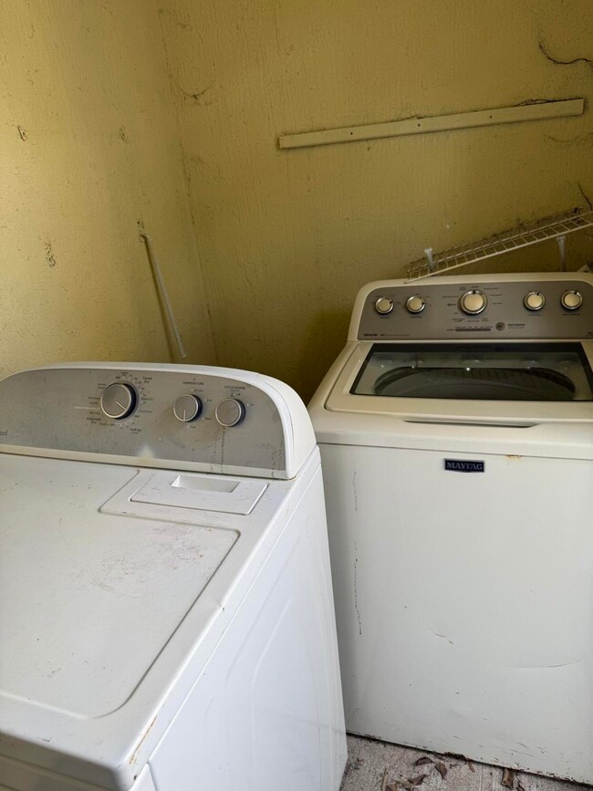 Building Photo - 192 Caroline Dr