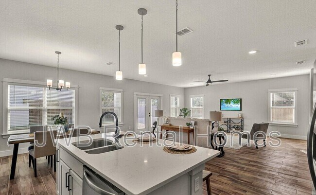 Building Photo - 1328 6th Ave N