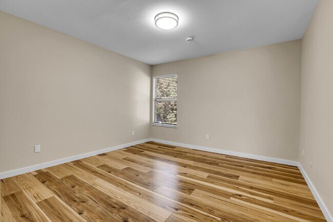Building Photo - $1,995 - 2 Bed, 2 Bath Condo in Lakewood w...