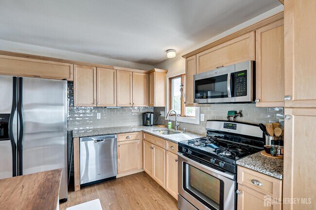 Building Photo - 1331 Sunset Ave