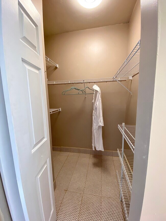 Building Photo - 3947 Gladiola Ct