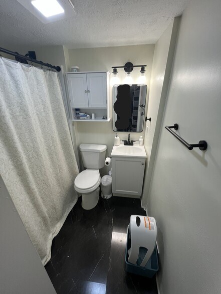 Building Photo - 3523 Valley St