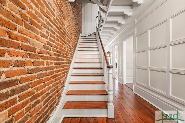 Building Photo - 117 E Jones St