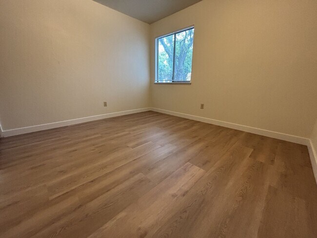 Building Photo - 857 Adams Terrace