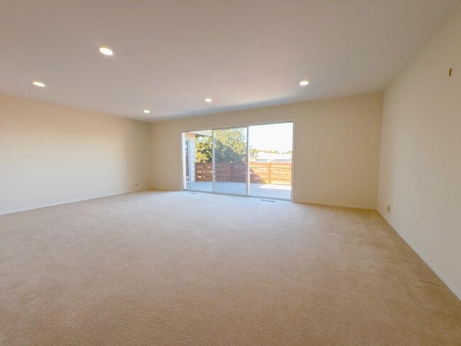 Building Photo - 610 De Anza Ave