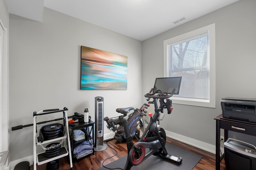 Building Photo - 3026 N Allen Ave