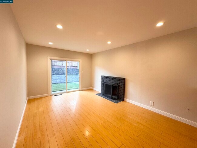 Building Photo - 2307 Panoramic Dr