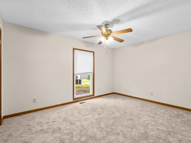 Building Photo - Home in Cul-De-Sac