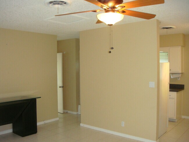 Building Photo - 491 W Camino Real