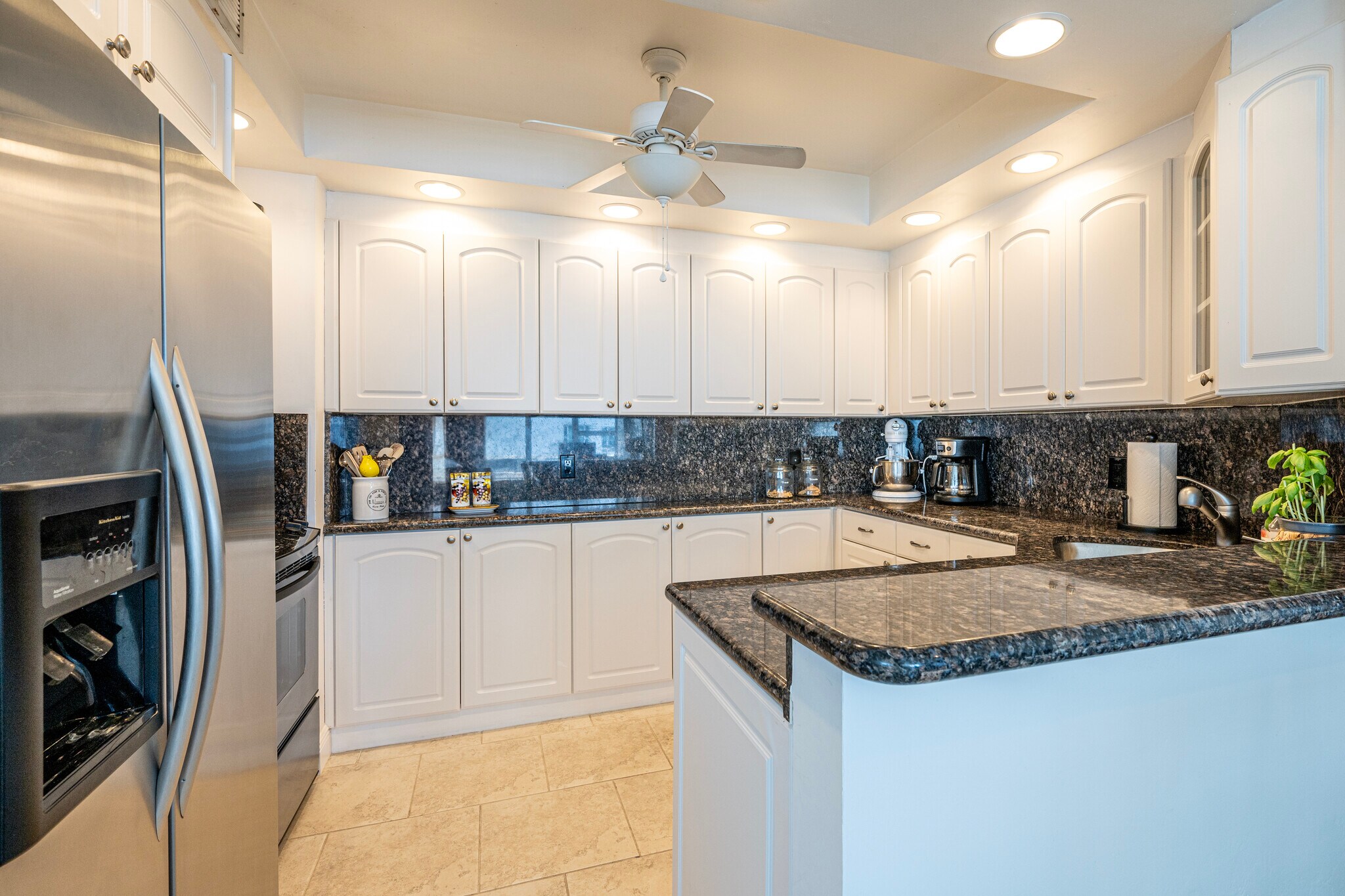 Kitchen - 3700 Galt Ocean Dr